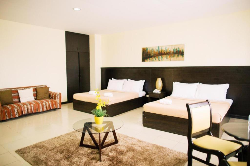 อติ-อติฮัน เฟสติวัล โฮเต็ล Hostel กาลิโบ ภายนอก รูปภาพ